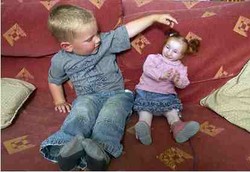 Gadis Terkecil di Dunia dengan Tinggi 56 cm