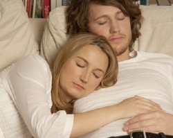 Tidur Teratur Membuat Pernikahan Lebih Bahagia