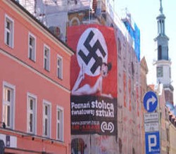 Pasang Poster Minnie Mouse Bugil & Lambang Nazi, Pemilik Galeri Seni Dibui