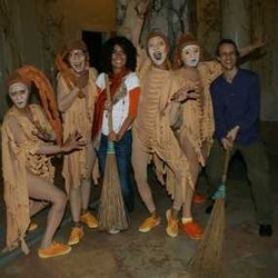  Seniman Pantomim IKJ Gelar Pertunjukan di Wina