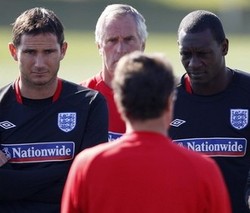 Tantangan Wenger untuk Tiga Singa