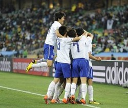 Imbang 2-2, Korsel ke-16 Besar