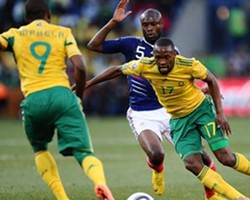 Afsel Disanjung dan Dicerca