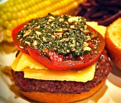 Burger Singa untuk Memeriahkan Piala Dunia