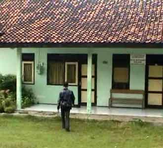 Rumah Tersangka Teroris Sepi