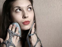 Cara Menghilangkan Bau Sepatu