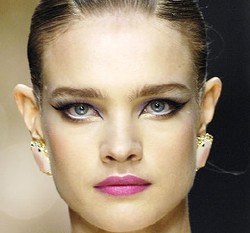 3 Gaya Berbeda Dengan Goresan Eye Liner