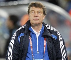 Rehhagel Mundur dari Tim Yunani?