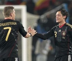 Jerman Didampingi Ghana ke 16 Besar