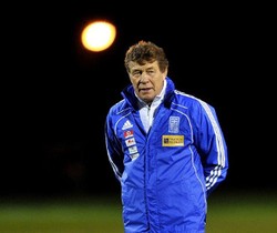 Rehhagel Tinggalkan Yunani