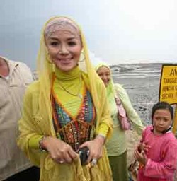 Polisi Kesulitan Selidiki Video Porno Maria Eva