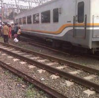 Gerbong KA Gajayana Anjlok di Stasiun Kota