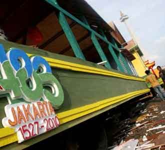 Mempercantik Mobil Hias HUT Jakarta