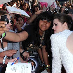 Berkemah Sampai Kehilangan Suara Demi Nonton Sekuel Twilight