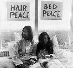 Foto Ranjang Perdamaian John Lennon Dihargai Rp 400 Juta