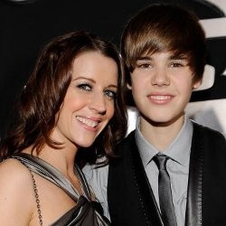 Ibu Justin Bieber Ditawari Rp 450 Juta Untuk Topless di Playboy