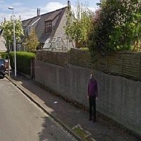 Pria Berkepala Kuda Hebohkan Google Street View