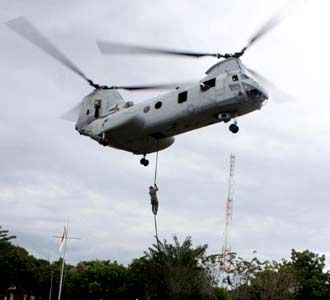 Marinir RI-AS Latihan Fast Rope