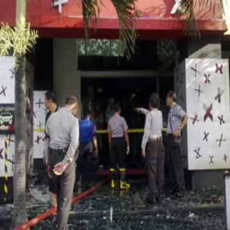 Cafe Redboxx Ludes Dilalap Api