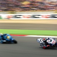 Lorenzo Raih Pole Lagi