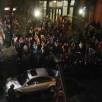  Tengah Malam, Polisi dan Massa Masih Bertahan, Situasi Terkendali