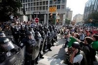 130 Orang Ditahan, Polisi Masih Terus Halau Massa