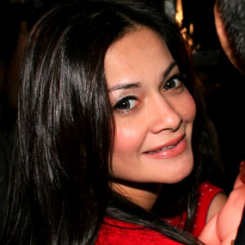 Cut Tari Minta Bantuan Roy Suryo?