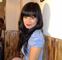 Buah-buahan Bikin Titi Kamal Tetap Kurus