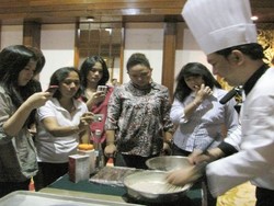 Asyiknya Mengintip Rahasia Black Forest Cake