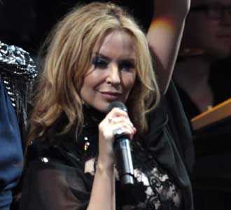 Kylie Minogue Berbaju Transparan