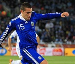 Burdisso & Otamendi Starter, Hernandez Dimainkan