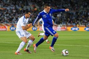 Burdisso & Otamendi Starter, Hernandez Dimainkan