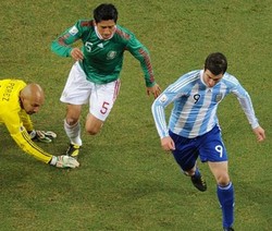 Untungkan Higuain, Osorio Tetap Dibela