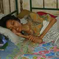 Usai Operasi Usus Buntu, Nurhayati Kurus dan Terbaring Lemah