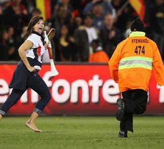 Sst, Ada Penyusup di Bloemfontein