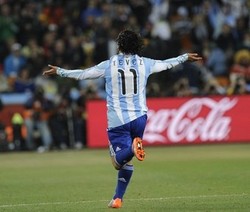 Kontroversi & Keindahan Persembahan Tevez