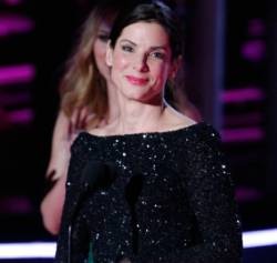 Sandra Bullock Resmi Bercerai