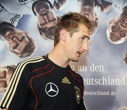Klose Heran dengan Inggris