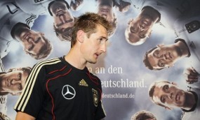 Klose Heran dengan Inggris