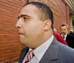 Jurnalis Inggris Bantu Penyusup