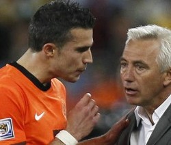 Van Persie Geram, Van Marwijk Bisa Menerima