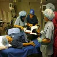 Dokter Mata Surabaya Berlatih Operasi di Atas Pesawat