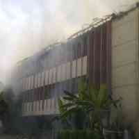 Tamu & Karyawan Berhamburan Keluar Bangunan