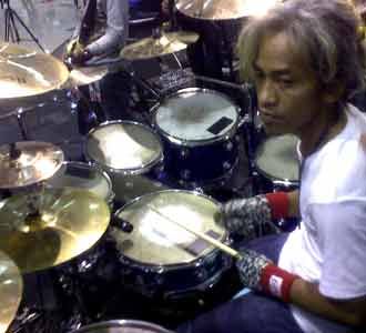 Kunto Kejar Rekor Dunia Ngedrum