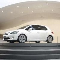 Wow, Auris Lebih Irit dari Prius
