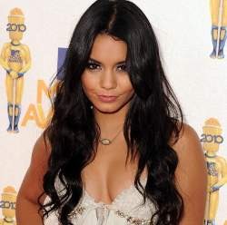 Vanessa Hudgens Masih Sakit Hati Foto Bugilnya Tersebar