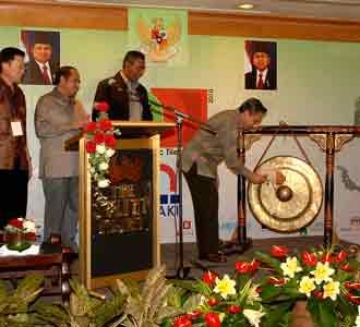 Boediono Buka World Ceramics Forum