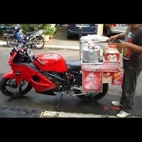 Heboh, Tukang Bubur Jualan Pakai Motor Ninja