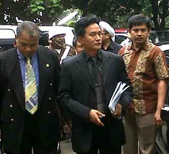 Yusril Sambangi Kejagung