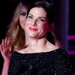 Resmi Cerai, Sandra Bullock Belum Lepas Jesse James